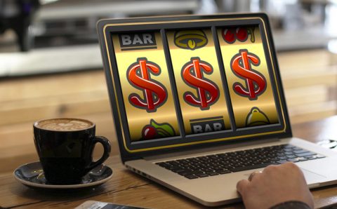 Tips For Playing And Winning At An Online Slot Machine: Beginners Guide